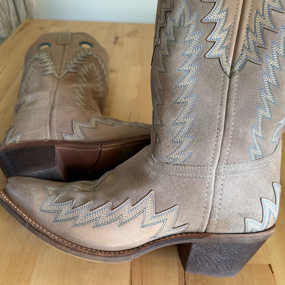 Elegant Tan Leather and Suede Laredo Cowboy Boots and Yellow and Blue Embroidery